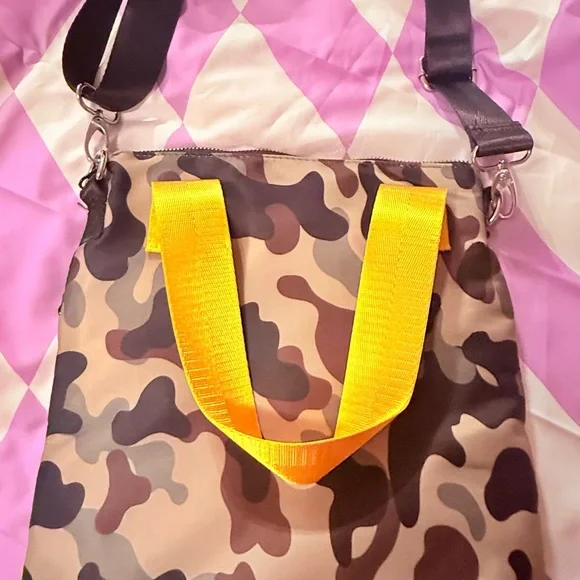 OneBlood Orlando Florida ShortyLOVE Amuse Crossbody Bag - Picture 13 of 14